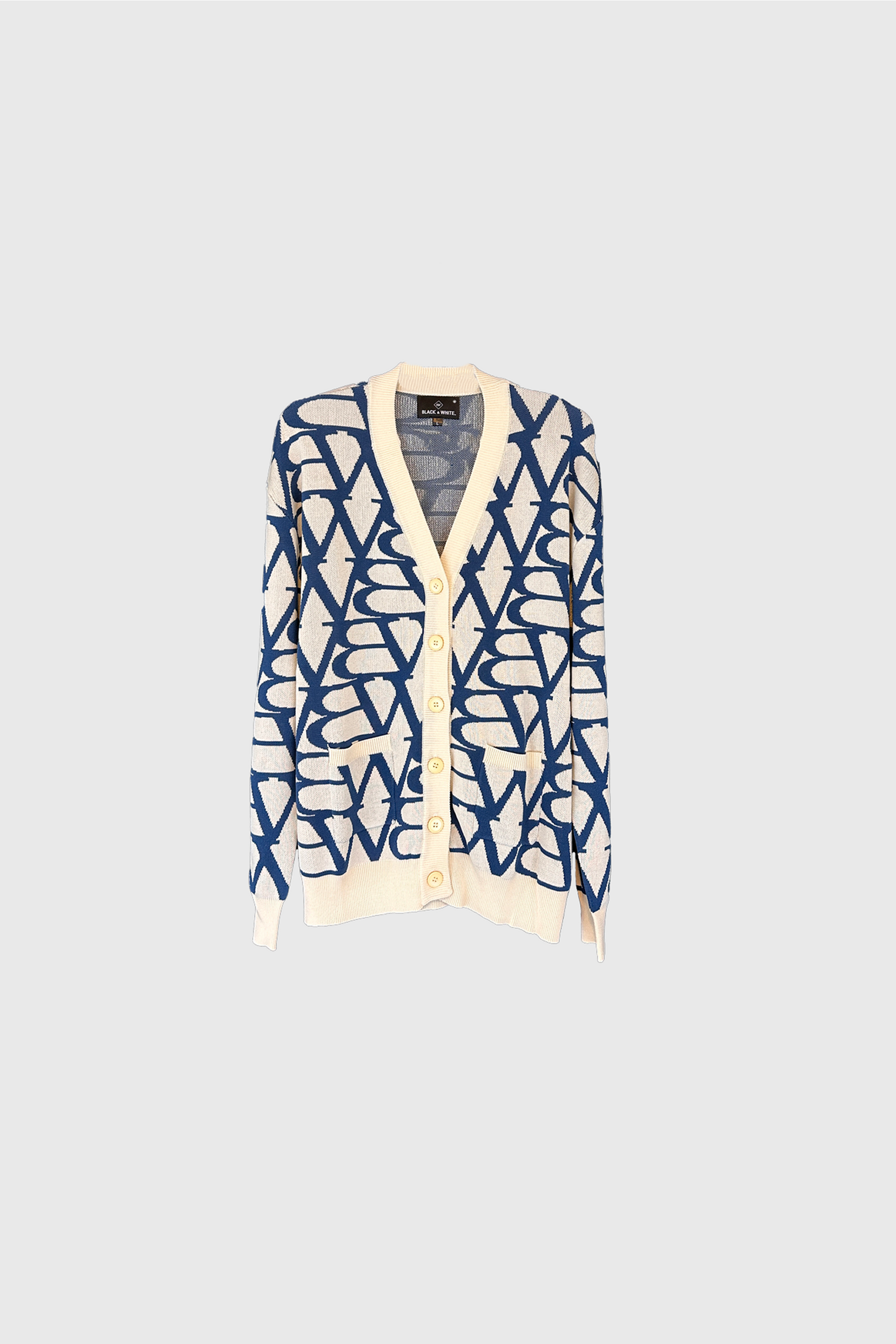 Cream colored cardigan with jacquard BW motif knitted.